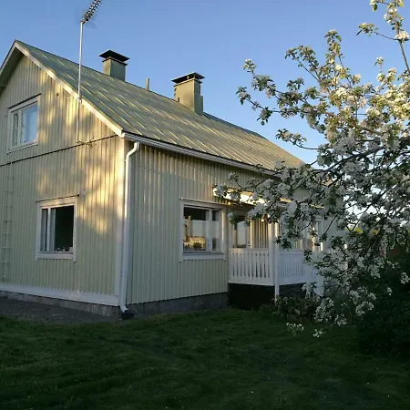 Bed & Breakfast Mustijoki 3*
